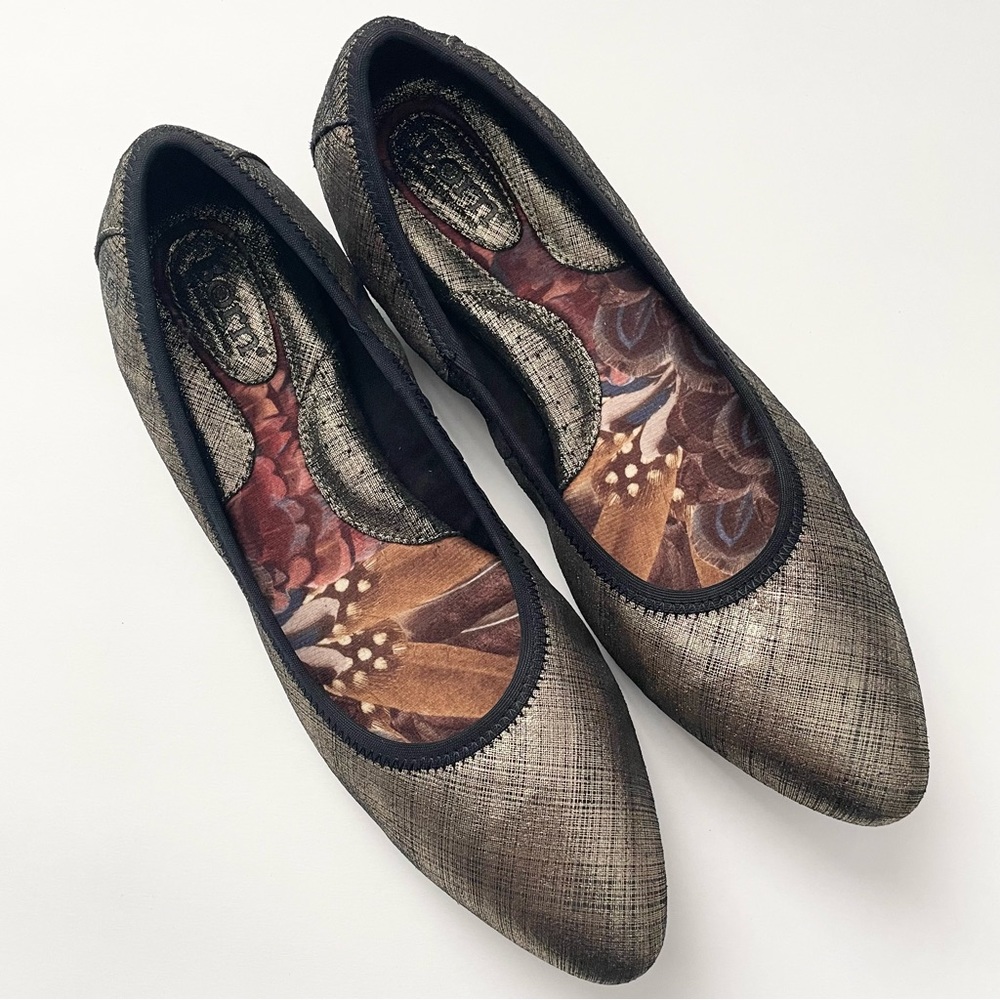 Born Halle gold textured ballet flats, size 9. *New in box*